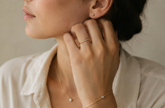 How to Build a Minimalist Jewelry Collection