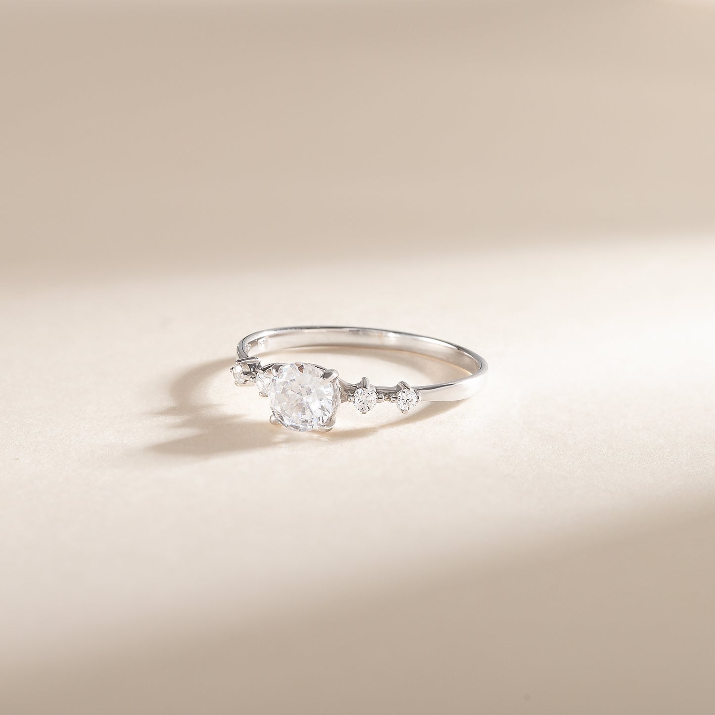 Damen zierlicher Verlobungsring aus 925 Sterling Silber mit Zirkonia