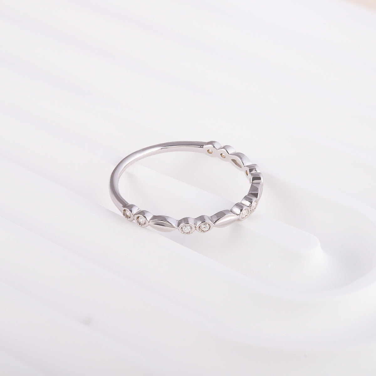 Elowen White Gold Diamond Leaf Band