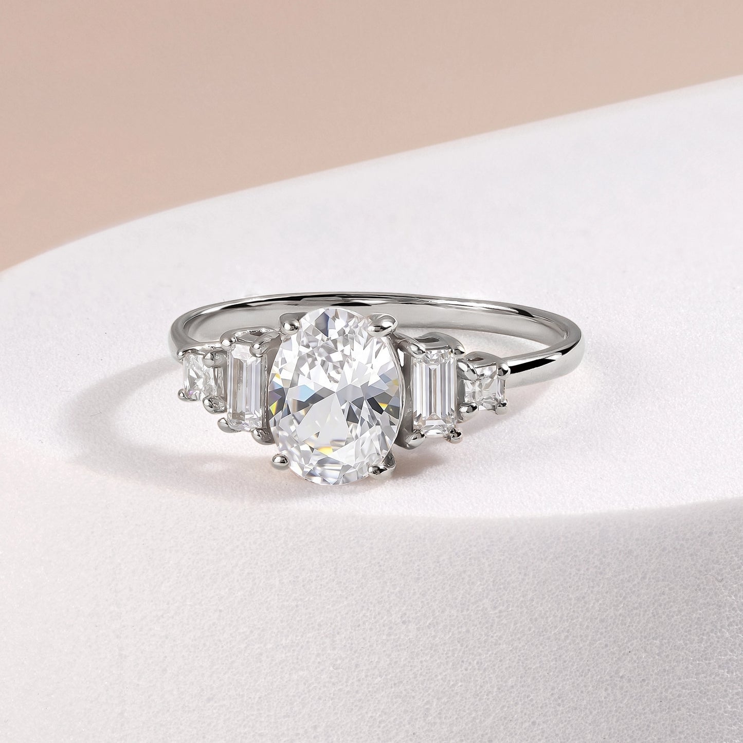 Damen einzigartiger Art-déco-Stil 925er Sterlingsilber Oval- & Baguette-Schliff Zirkonia Verlobungsring