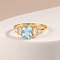Zarter Verlobungsring aus 18 Karat Roségold mit gedrehten Diamanten