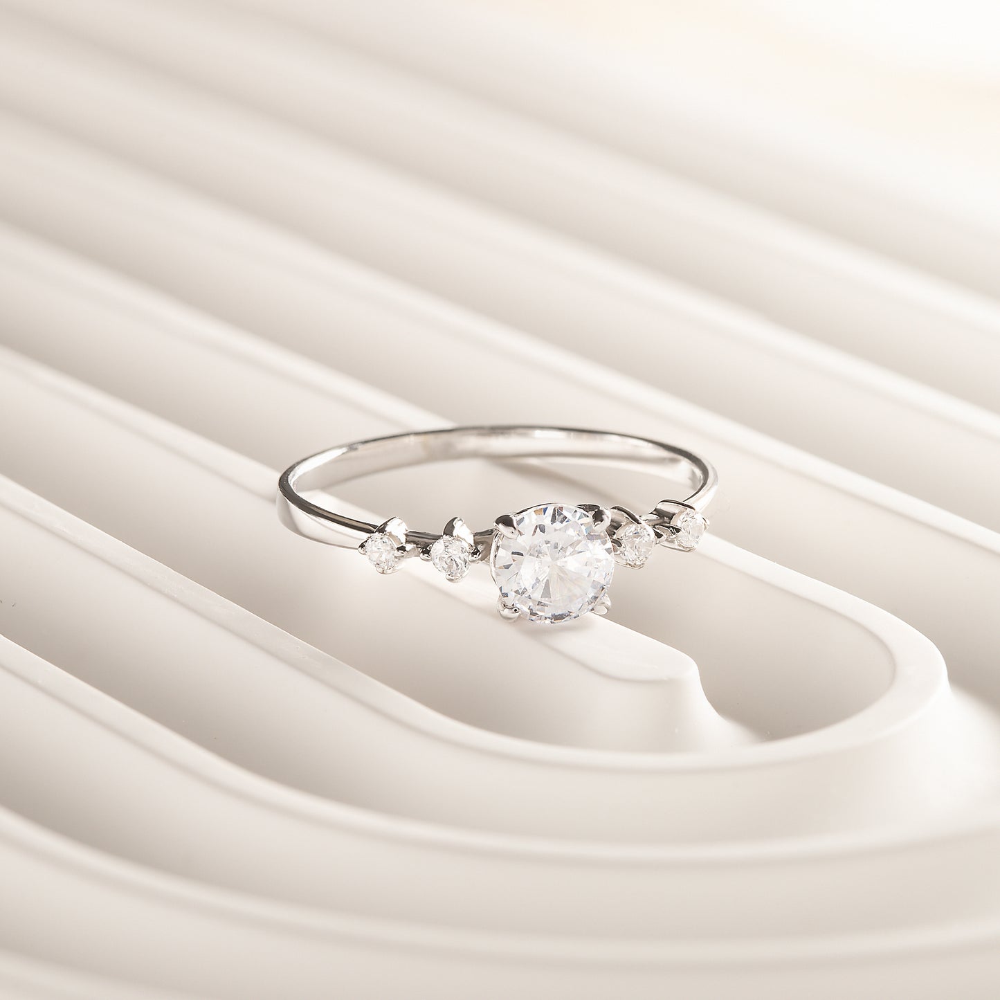 Damen zierlicher Verlobungsring aus 925 Sterling Silber mit Zirkonia
