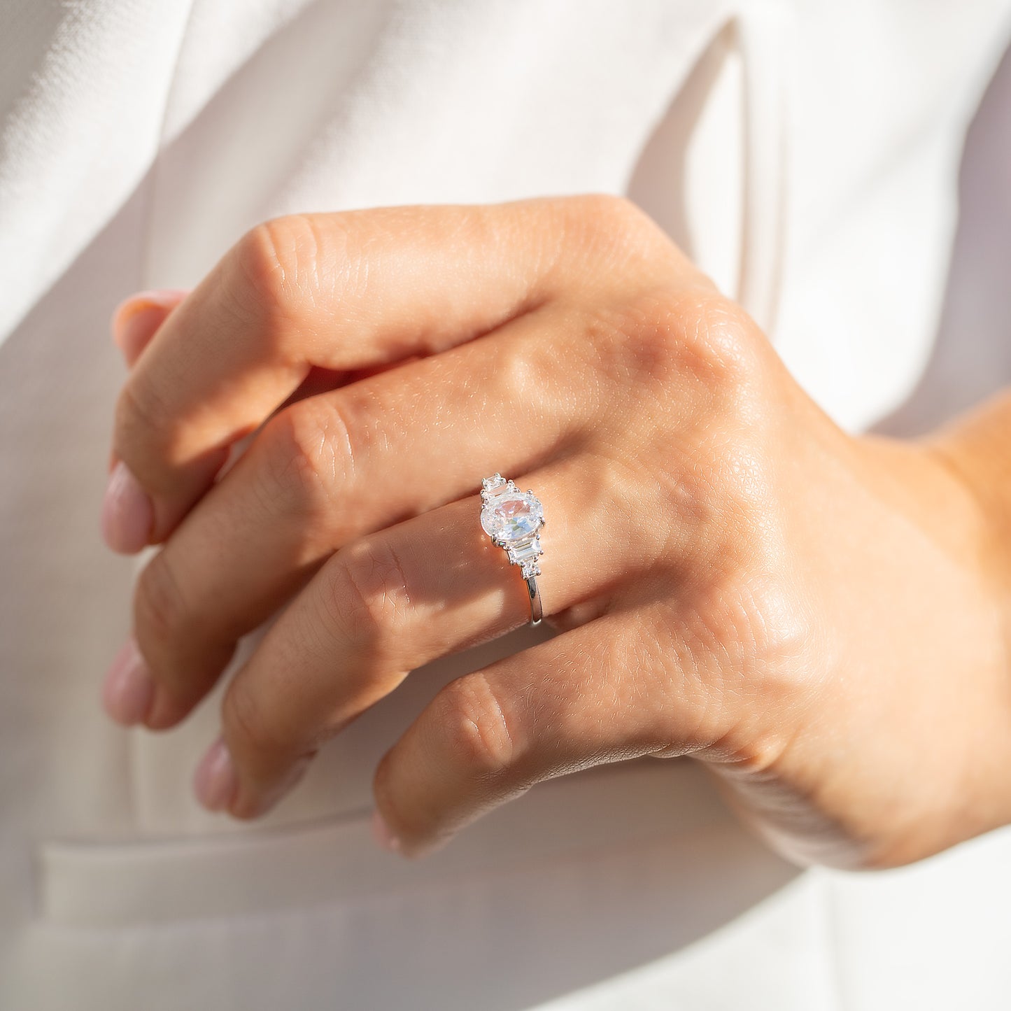 Damen einzigartiger Art-déco-Stil 925er Sterlingsilber Oval- & Baguette-Schliff Zirkonia Verlobungsring