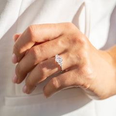 Damen einzigartiger Art-déco-Stil 925er Sterlingsilber Oval- & Baguette-Schliff Zirkonia Verlobungsring