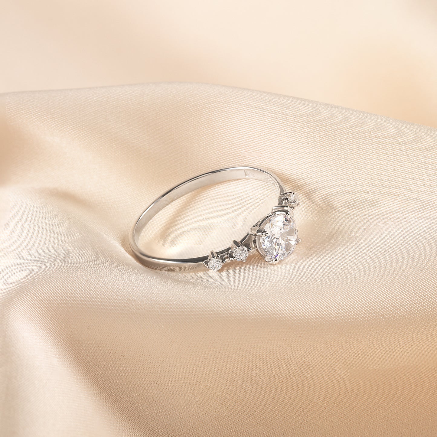 Damen zierlicher Verlobungsring aus 925 Sterling Silber mit Zirkonia